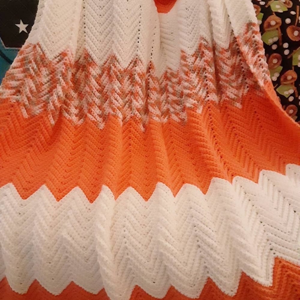 Ripple Pattern Crocheted Blanket - Picture 2 of 3